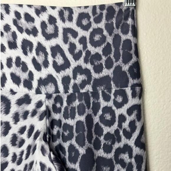Onzie leggings Woman's size XS Leopard Print Mesh Panel Hot Yoga Black/white - Picture 7 of 16
